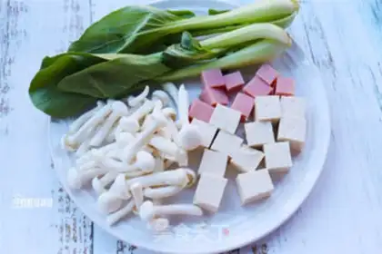 Make Tofu fungus soup step 0