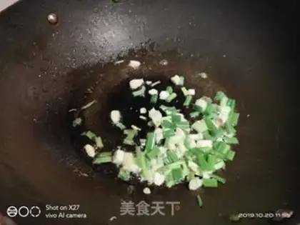 Make Onion black bean sprouts step 2