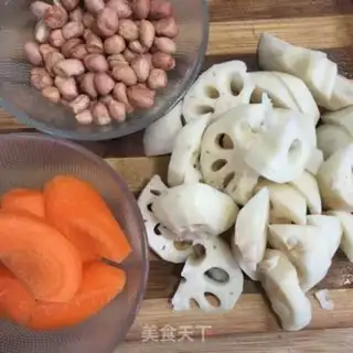 Make Peanut Lotus soup step 0