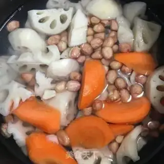 Make Peanut Lotus soup step 1