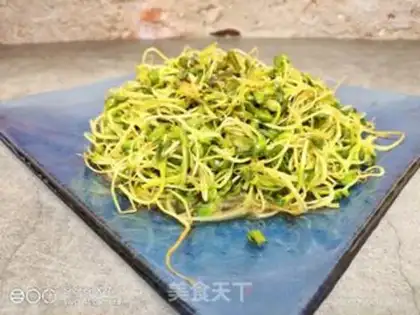 Make Onion black bean sprouts step 7