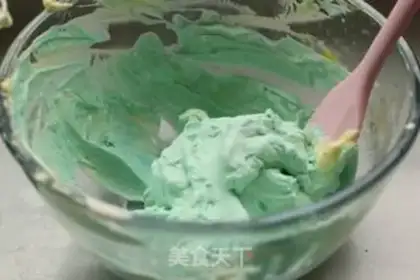 Make Eight-inch cream fruit cake step 24