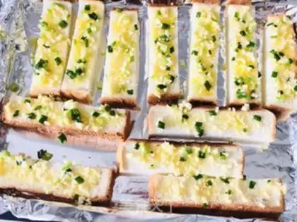 Make Garlic bread step 4
