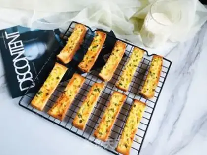 Make Garlic bread step 5