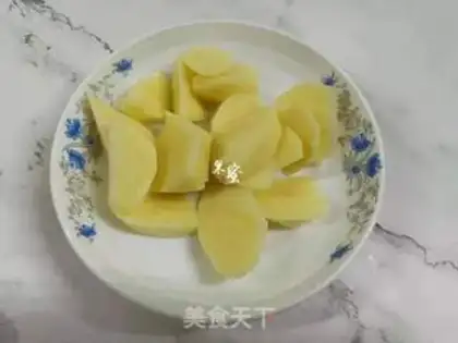 Make Potato steamed chicken step 1