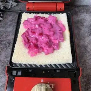 Make Flamingo yogurt sandwich step 2