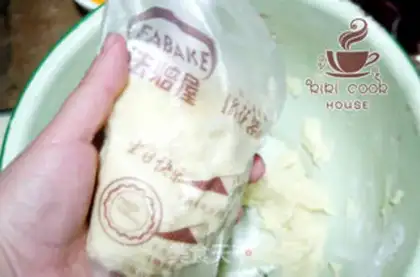 Make Egg-cracker step 4