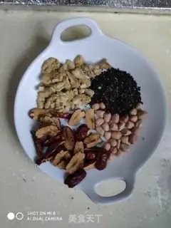 Make walnuts, pecan, chrysanthemum step 0