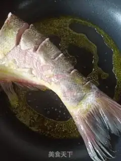 Make Red fish tails step 2