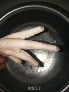Make Roasted chicken claws step 1