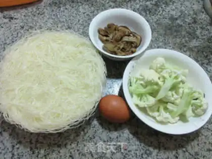 Make Eggs and oxen gravy step 0