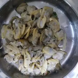 Make Flower clams and gravy step 4