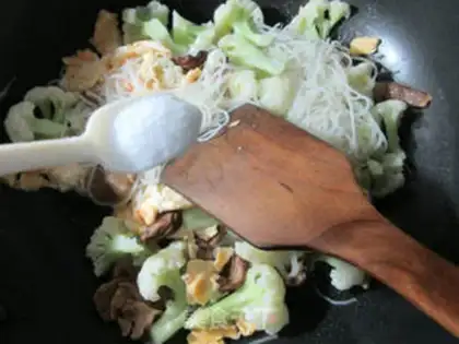Make Eggs and oxen gravy step 6