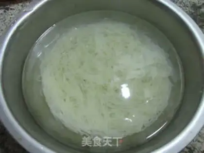 Make Black-middle-shrimp-flavored broccoli. Noodles step 1