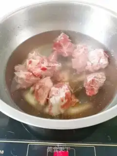 Make White radish steak soup step 1