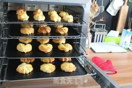 Make The gartered coconut bread step 24