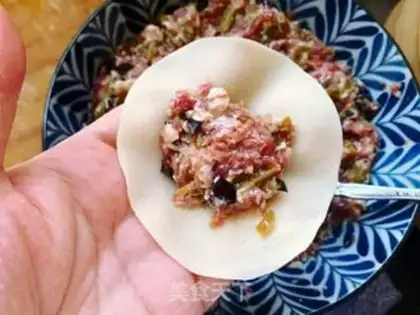 Make Bean-fruit pork dumplings step 7