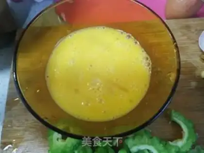 Make Scrambled peppers, fried eggs step 1