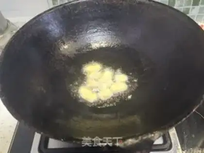 Make Scrambled peppers, fried eggs step 2