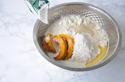 Make Pumpkin Red Sugar Triangle step 0