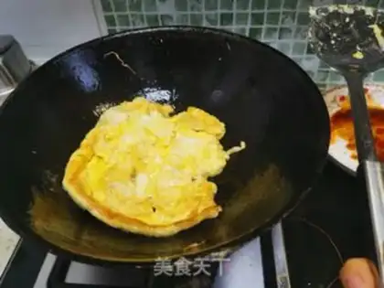 Make Scrambled peppers, fried eggs step 4