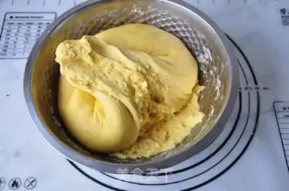 Make Pumpkin Red Sugar Triangle step 2