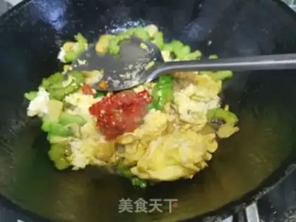Make Scrambled peppers, fried eggs step 8