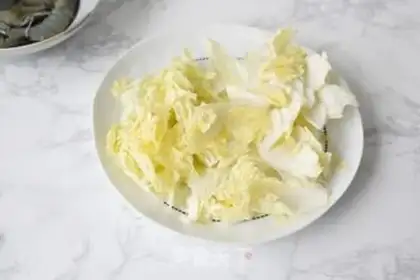 Make Shrimp with cabbage step 1