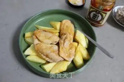 Make Roasted chicken wings, potatoes step 4