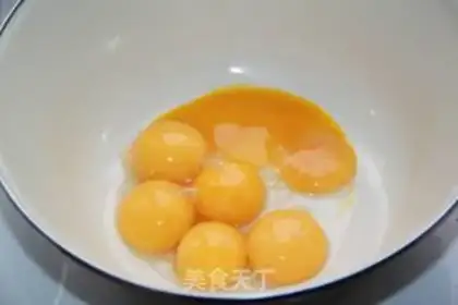 Make Eight-inch cream fruit cake step 1