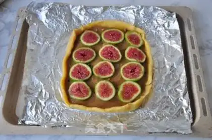 Make The fig pie step 6