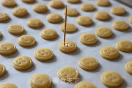 Make Button cookies step 11