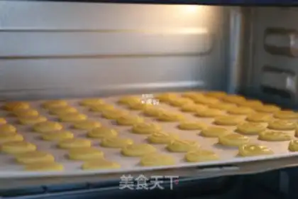 Make Button cookies step 12