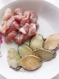Make Red-tree scrawny abalone soup step 2