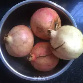 Make Pomegranate juice step 0