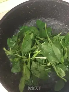 Make Pineseed egg beef noodles step 0