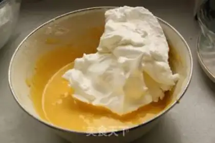 Make Eight-inch cream fruit cake step 12