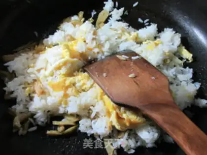 Make Egg and rice step 3