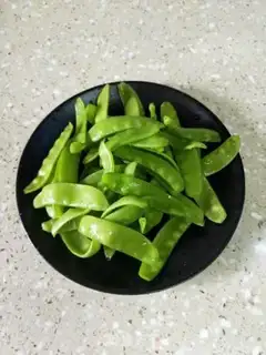 Make Beef fried Dutch beans step 0