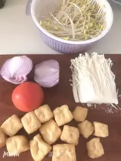 Make A pan of garlic step 0