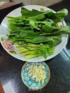 Make Garlic spinach step 0