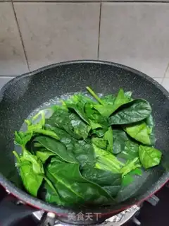 Make Garlic spinach step 1