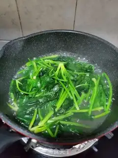 Make Garlic spinach step 2