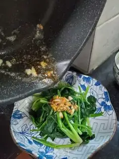 Make Garlic spinach step 5