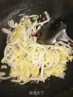 Make Chicken-leged cabbage egg fried rice step 5