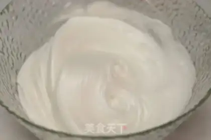 Make Seaweed pine cream cake step 1