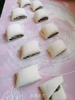 Make Black sesame sauce rolls step 8