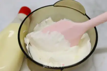 Make Seaweed pine cream cake step 11