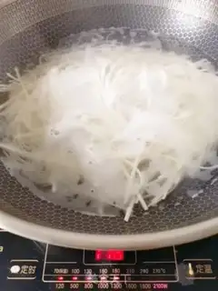 Make Hot noodles step 1
