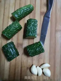 Make cucumber pickles step 1